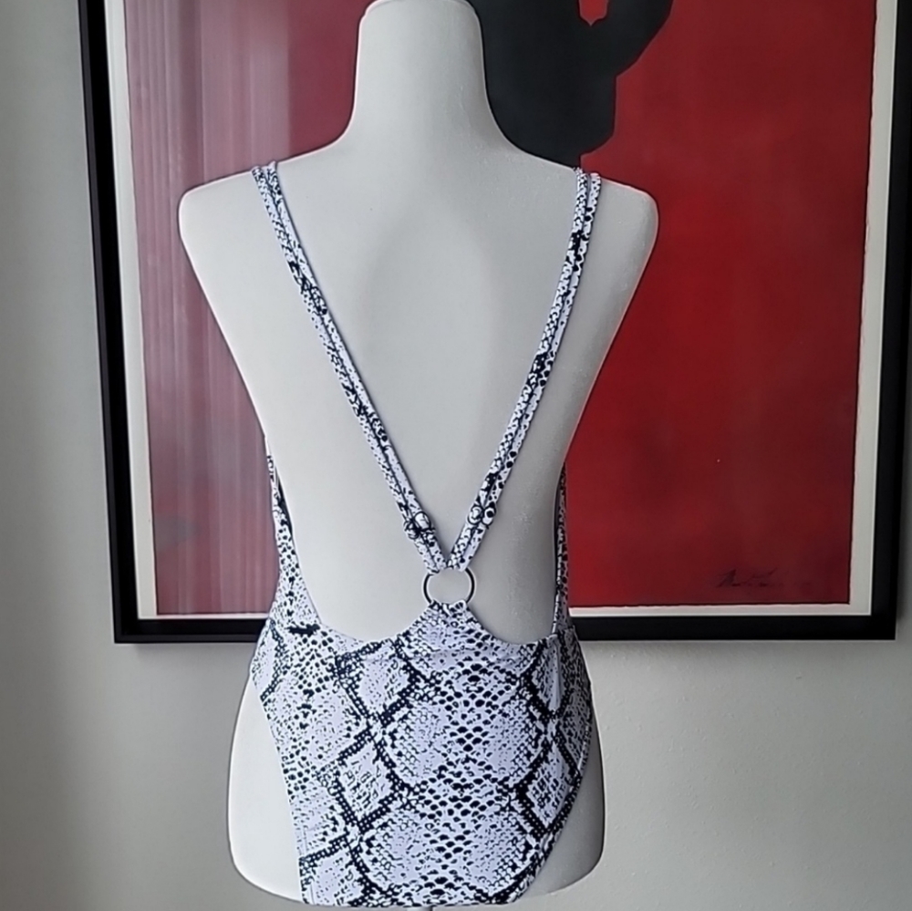 Kendall + Kylie NWT Snakeskin Print One-Piece Swimsuit Size Small In White/Black - Picture 5 of 13